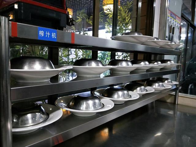 平?jīng)鍪准摇?D廚房”順利通過(guò)驗(yàn)收，引領(lǐng)餐飲管理新風(fēng)尚